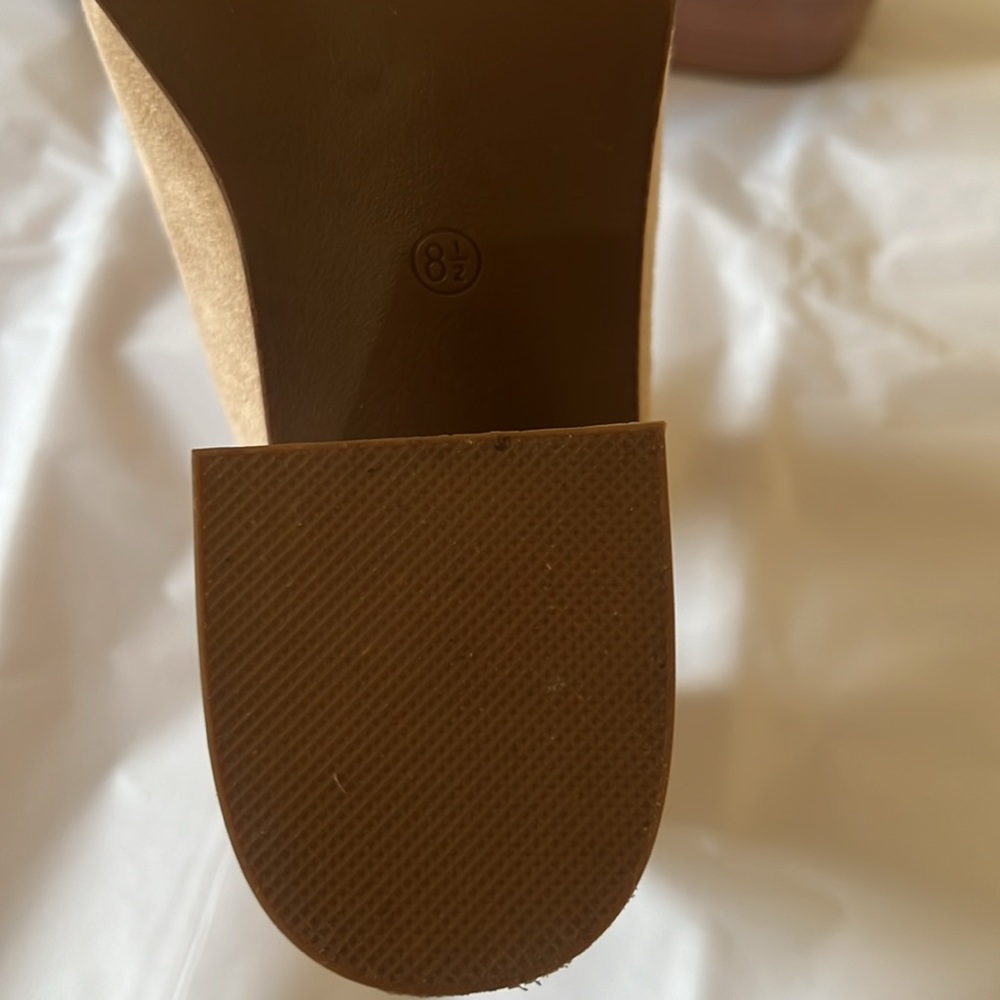 Perfect fall bootie - Picture 2 of 12